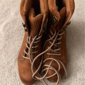 Universal Thread Camel Combat Boots